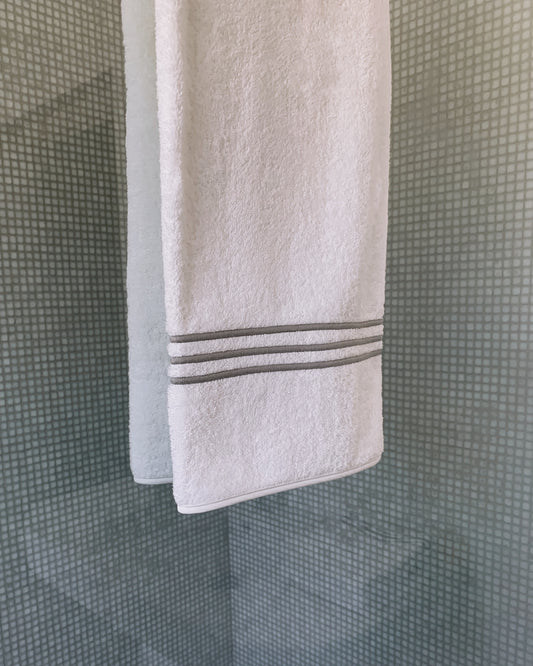 Isaac Bath Towel 70 x 140 cm made from 100% combed cotton