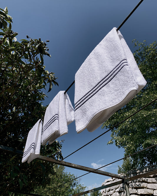 Isaac Hand Towel 50 x 100 cm made from 100% combed cotton