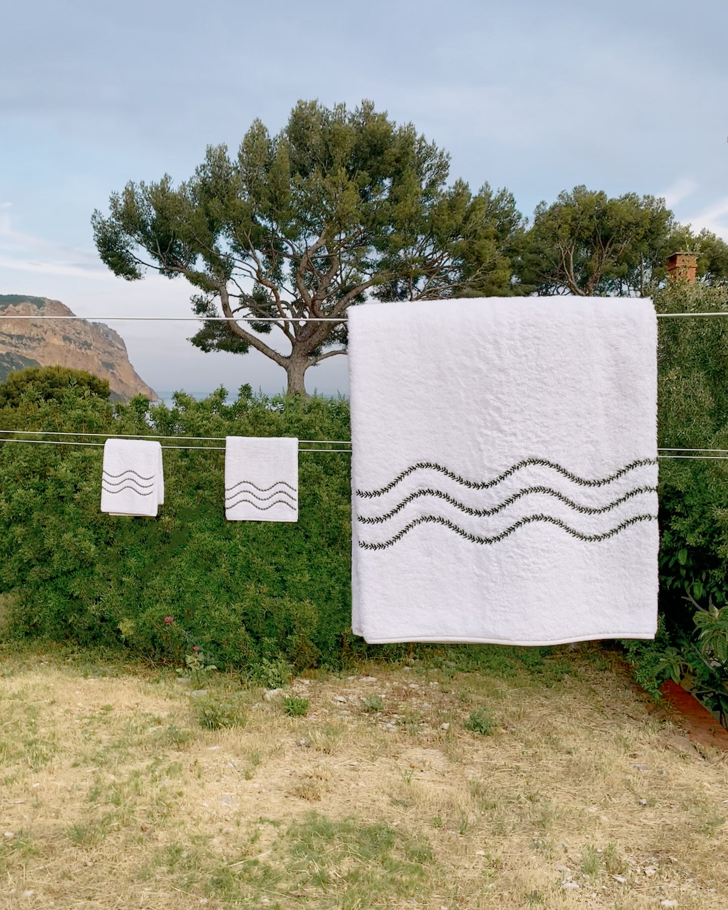 Sophia Hand Towel 50 x 100 cm made from 100% combed cotton