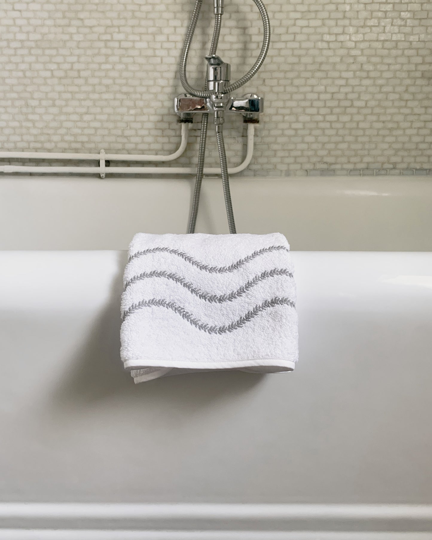Sophia Hand Towel 50 x 100 cm made from 100% combed cotton