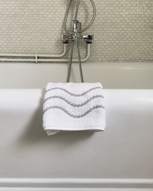 Sophia Bath Towel 70 x 140 cm made from 100% combed cotton