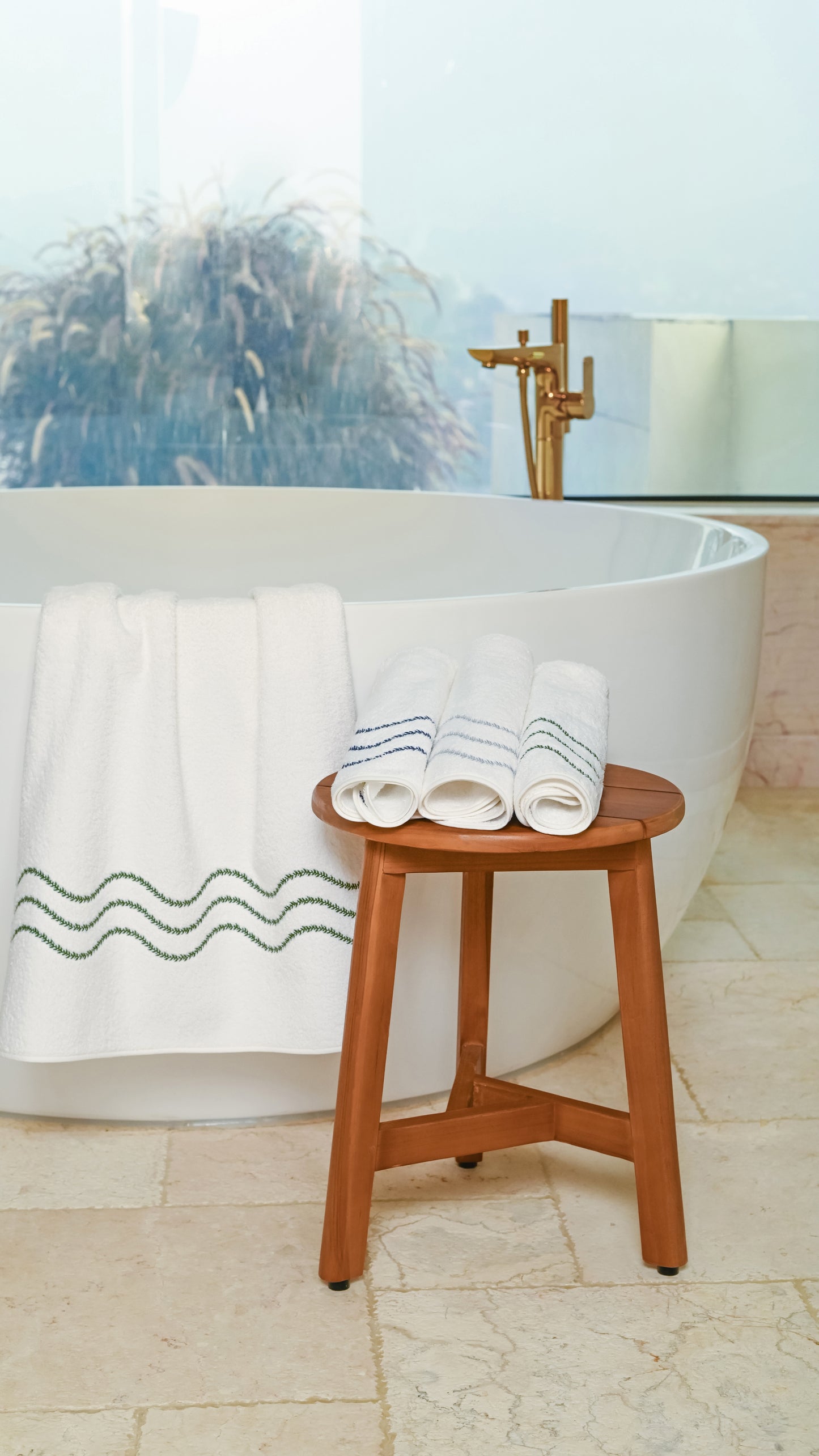 Sophia Hand Towel 50 x 100 cm made from 100% combed cotton